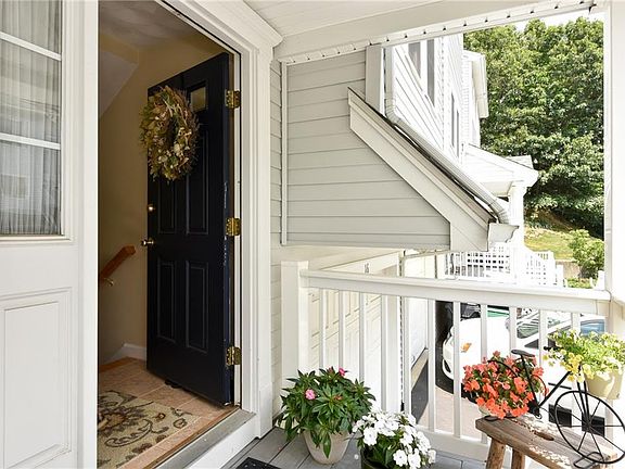 2nd image of 881 Greenwich Ave #16