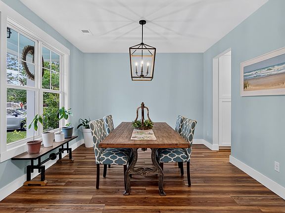5th image of 2580 Larch Ln