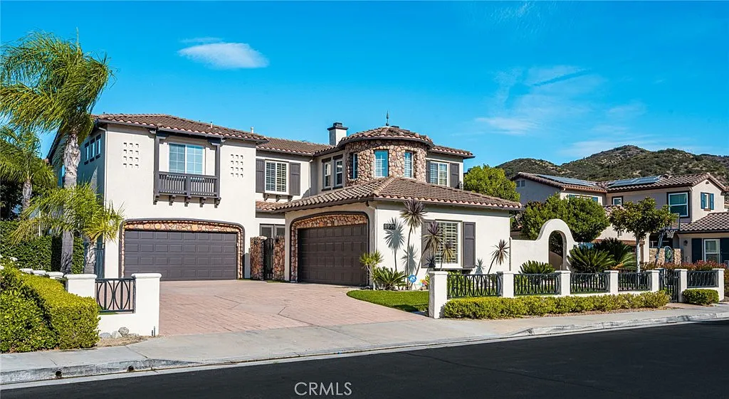 4 bed, 5.5 bath, 4755 sqft, $9,500 — Photo 1