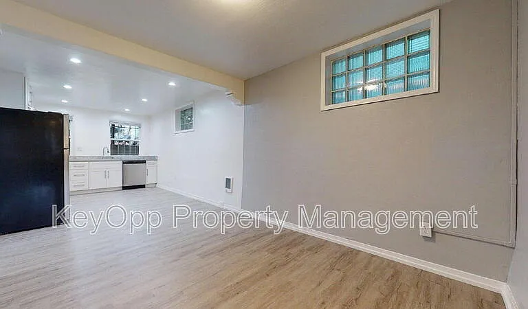 180 Stanyan Blvd — Photo 3