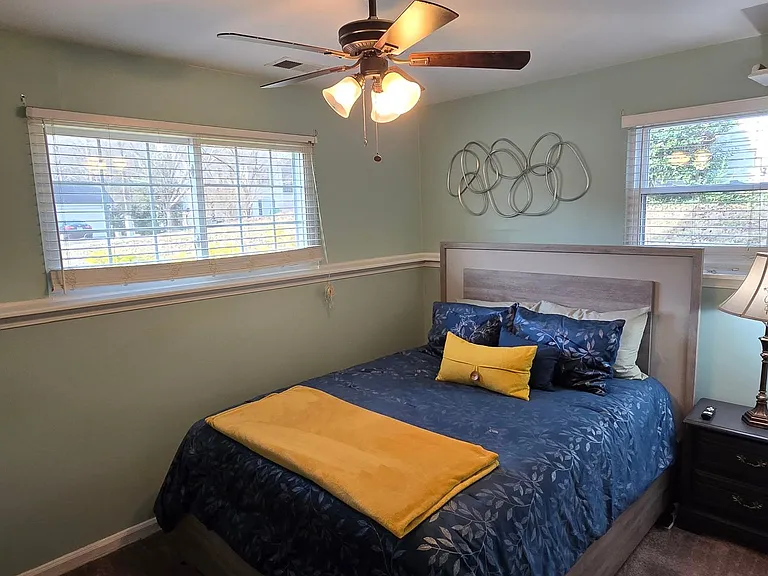 1610 Oak Knoll Ln #B — Photo 2
