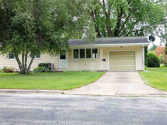 3rd image of 1015 Greenfield Ave