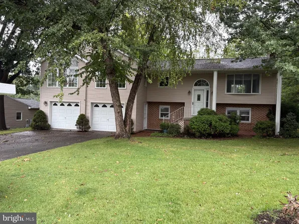 413 Jennifer Dr, New Cumberland, PA 17070