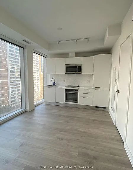 3 Gloucester St #901 — Photo 47