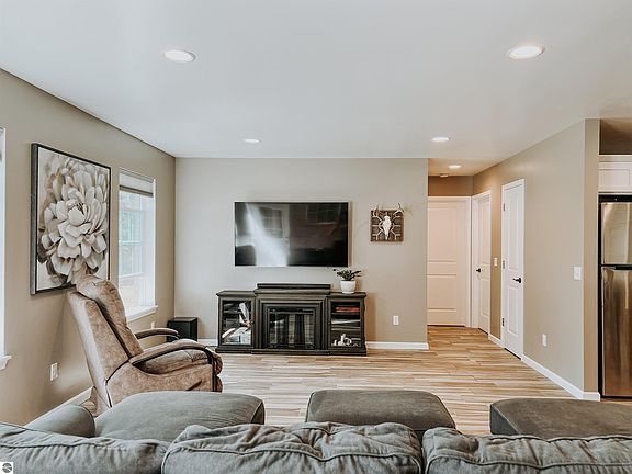 5th image of 1014 Bishop Ln