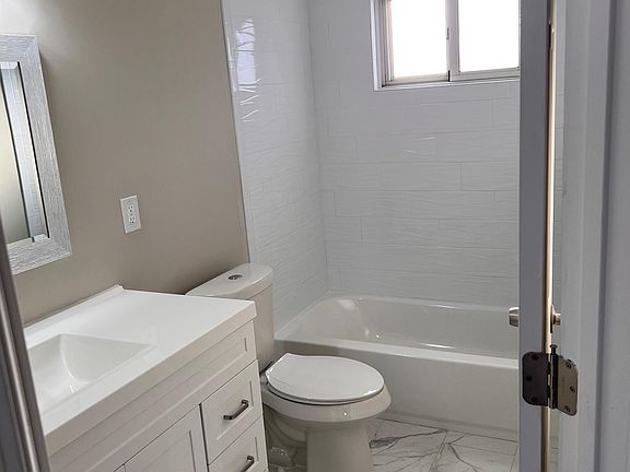 5th image of 27306 Maywood St