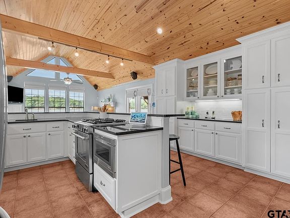 5th image of 2309 Lakeshore Dr