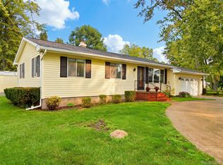 1353 Elmhurst Dr, Howell, MI 48843