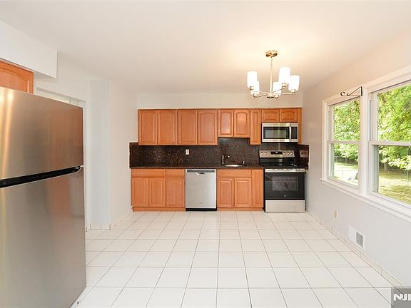 4th image of 85 Primrose Lane #B