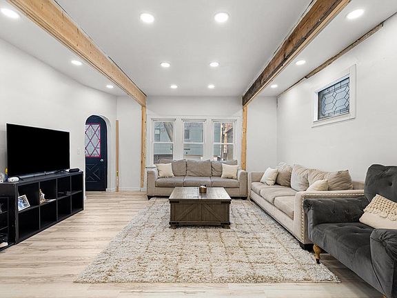 3rd image of 919 E Land PLACE