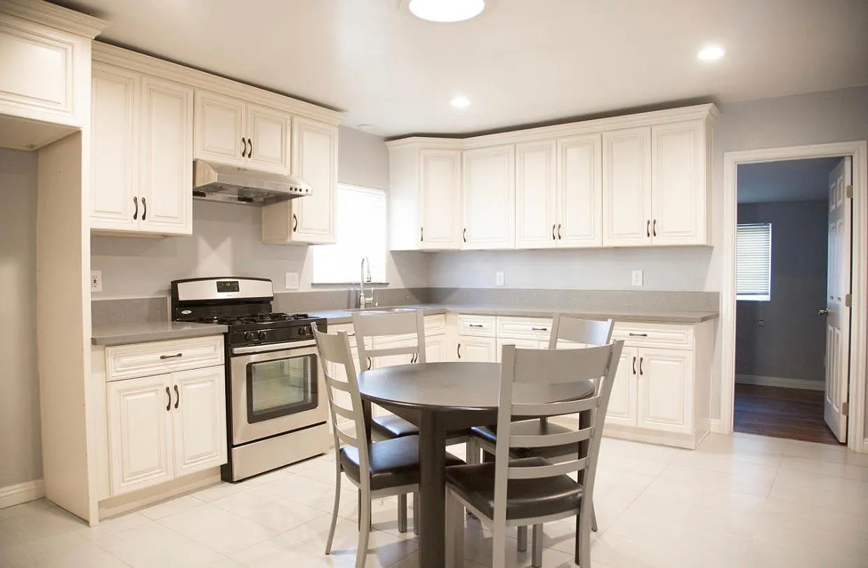 5 bed, 1600 sqft, $850 — Photo 3