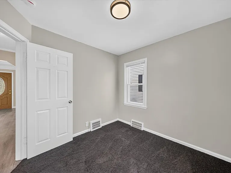 2090 Cicotte Ave — Photo 22