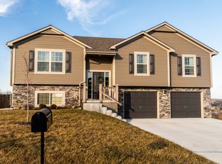 1250 NW High View Dr, Grain Valley, MO 64029