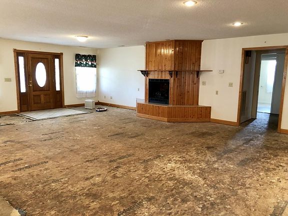 3rd image of 15577 Monticello Dr