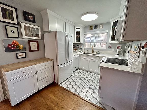 Extra storage staying with unit