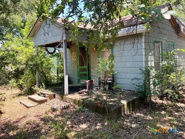 205 S Columbus Ave, Cameron, TX 76520