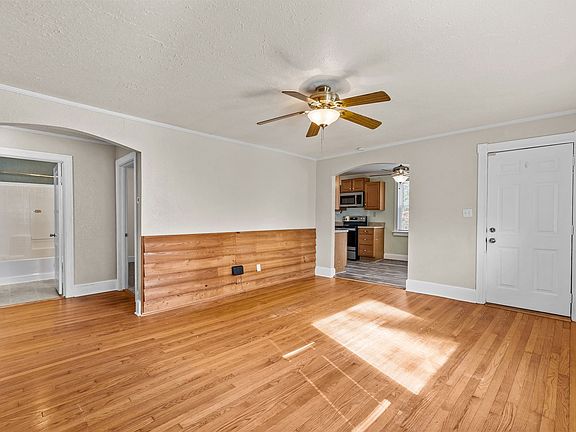 3rd image of 8105 Longstreet Ln