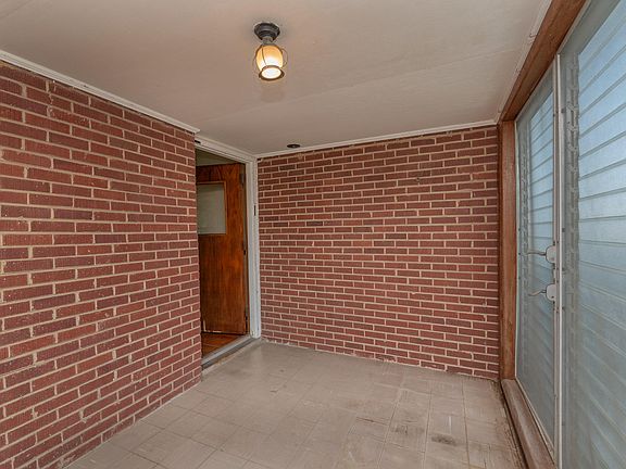 4th image of 917 Monterey Dr