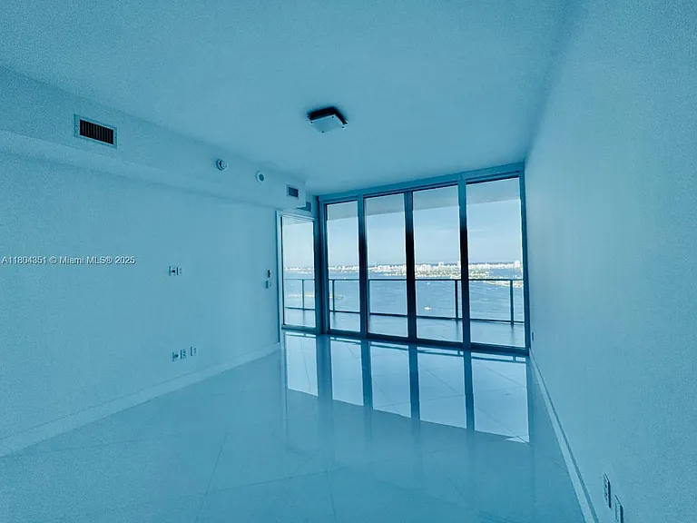2020 N Bayshore Dr #3706 — Photo 9