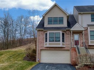 301 Woodcrest Dr, Coraopolis, PA 15108