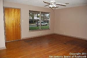 4th image of 338 Shropshire Dr