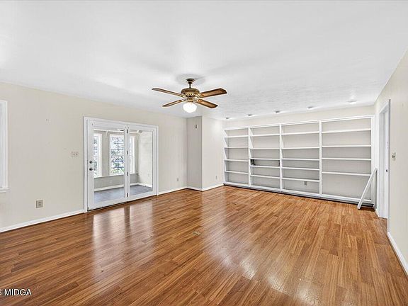 3rd image of 509 Virginia St
