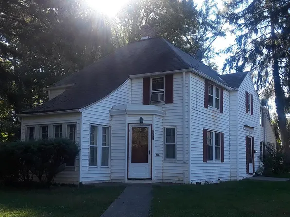 124 Southwick Dr, Bedford, OH 44146