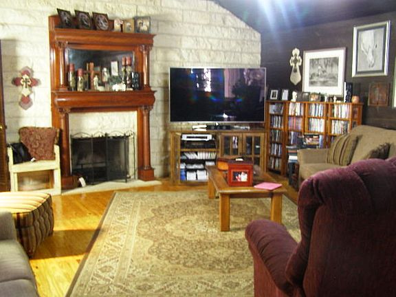 5th image of 2402 W 81st St