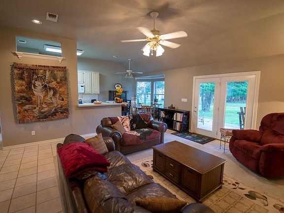 5th image of 901 Greenbriar Ave