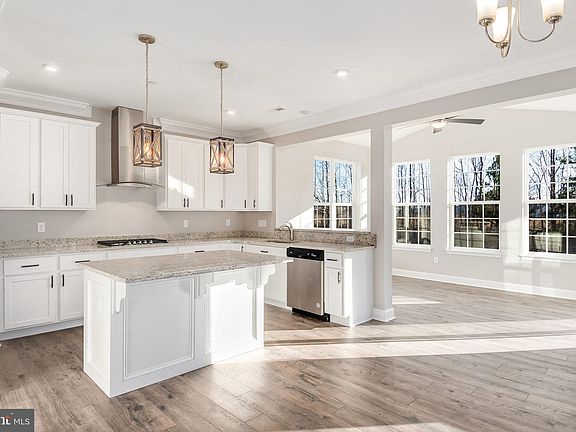 3rd image of 107 Fawn Ln