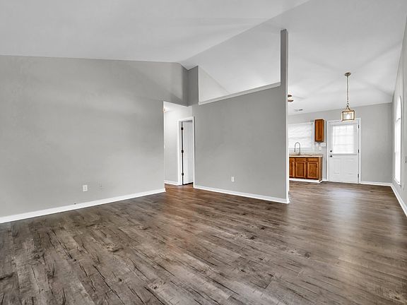 4th image of 5314 Bloomingdale Ave
