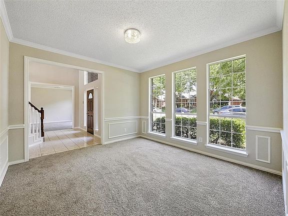 4th image of 3805 Maywood Dr