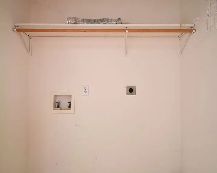 207 N Homer St — Photo 6