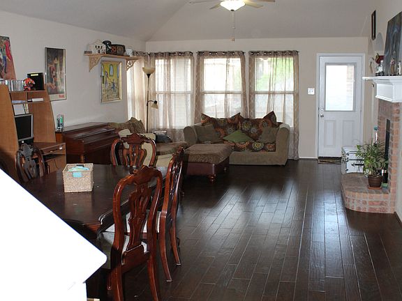 3rd image of 5112 Mirror Lake Dr