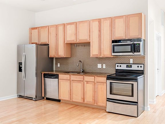 5th image of 2931 E 12th St Unit 201