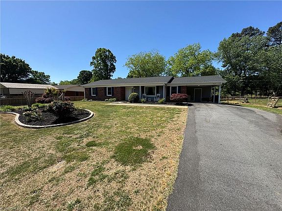 3rd image of 2436 Wickham Rd