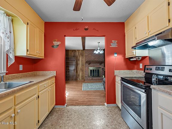 4th image of 103 Silver Leaf Drive