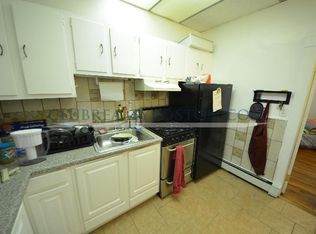 38 Bartlett Cres #1, Brookline, MA 02446