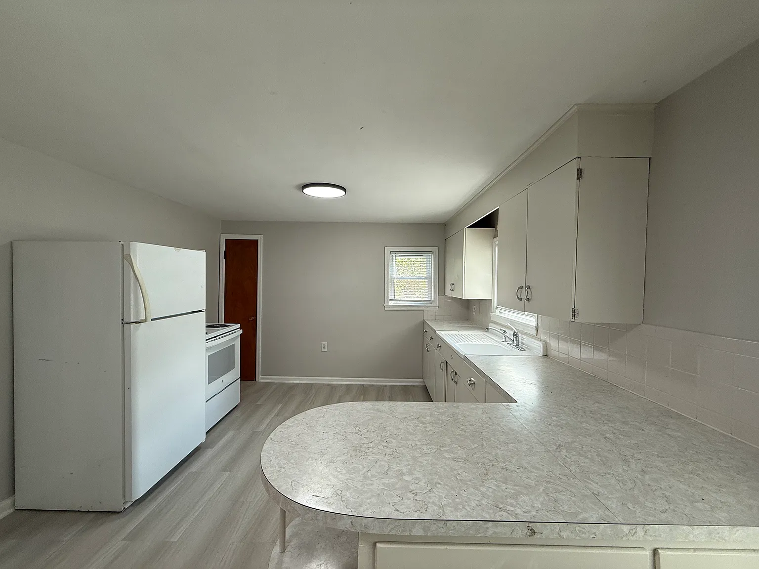 1 bed, 1000 sqft, $825 — Photo 2
