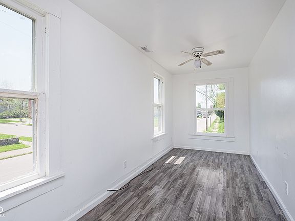 3rd image of 2034 Fletcher St