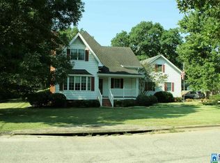 907 Country Club Rd, Sylacauga, AL 35150