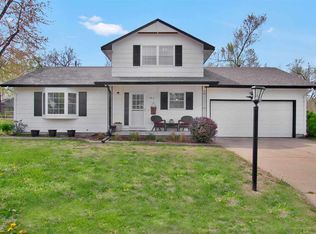 107 Brookside Dr, Newton, KS 67114