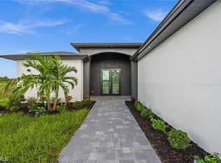 925 Manresa Ave S, Lehigh Acres, FL 33974