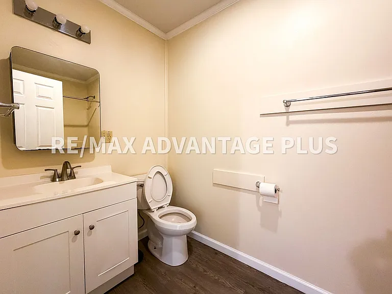 9982 Green Bay Rd — Photo 9