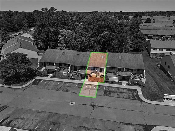 3rd image of 25664 Lexington Dr Unit 4