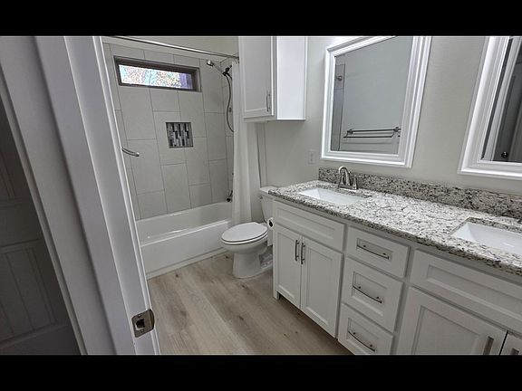 3rd image of 2504 Beachwood St