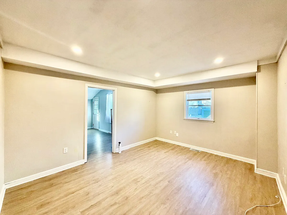 Building Photo - 21 Storrs Ave #21