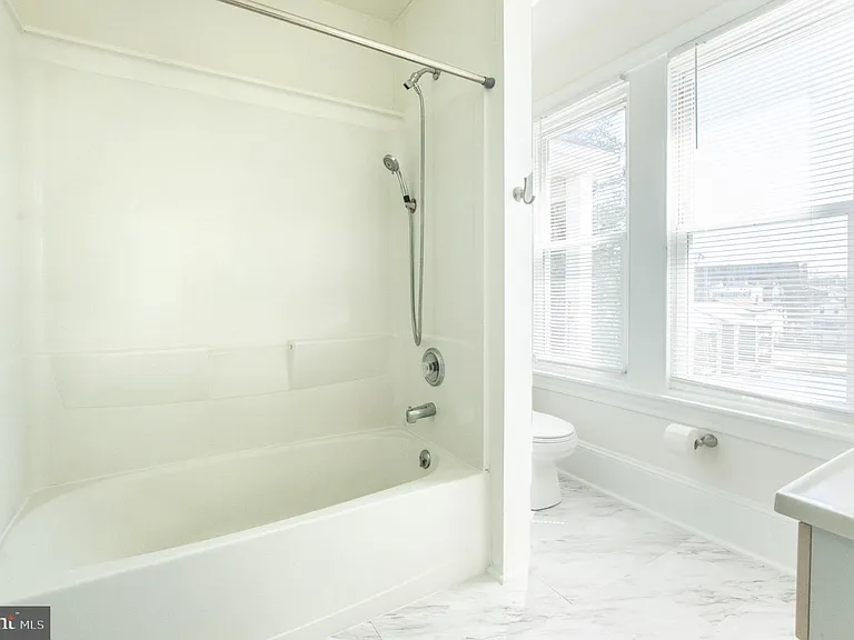 401 W Washington St — Photo 11