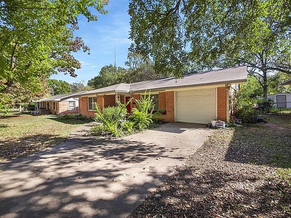 3rd image of 2934 College Cir