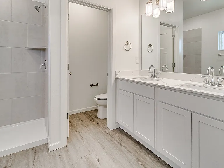 1425 E Park Pl — Photo 12